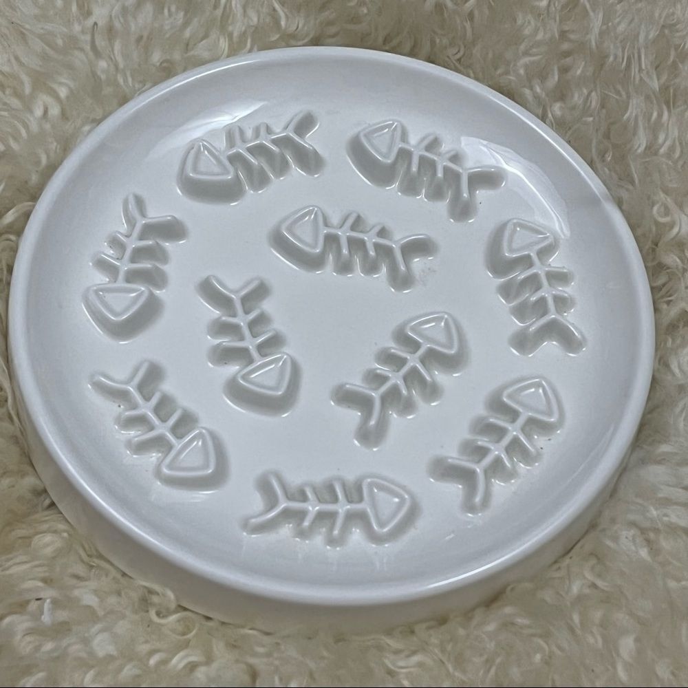 Ceramic White Interactive Puzzle Cat Slow Feeder Dish